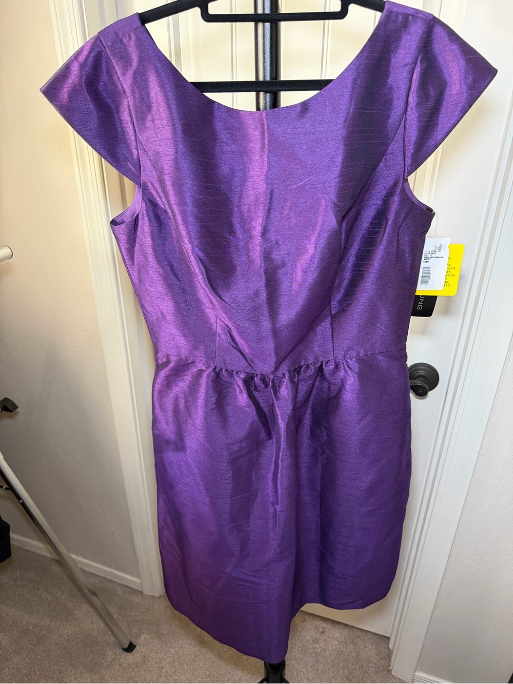 Alfred Sung - Majestic Purple Cap-Sleeve Midi Sheath Dress